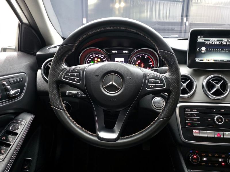 2018 Mercedes-Benz A-Class GLA220 photo 12