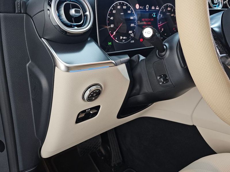 2026 Mercedes-Benz C-Class GLC300 4MATIC Avnatgarde Coupe photo 13