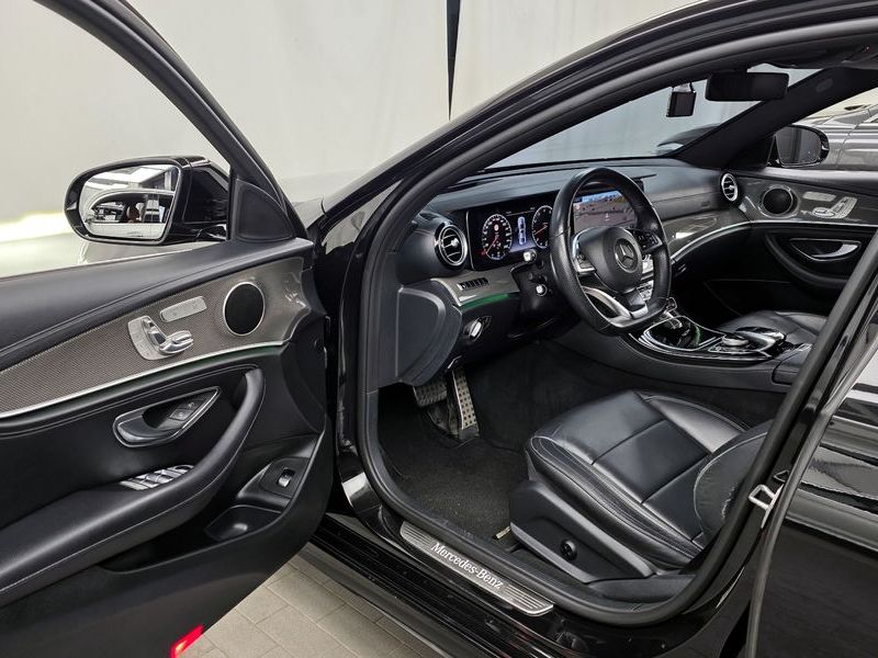 2017 Mercedes-Benz E-Class E300 4MATIC AMG Line photo 10