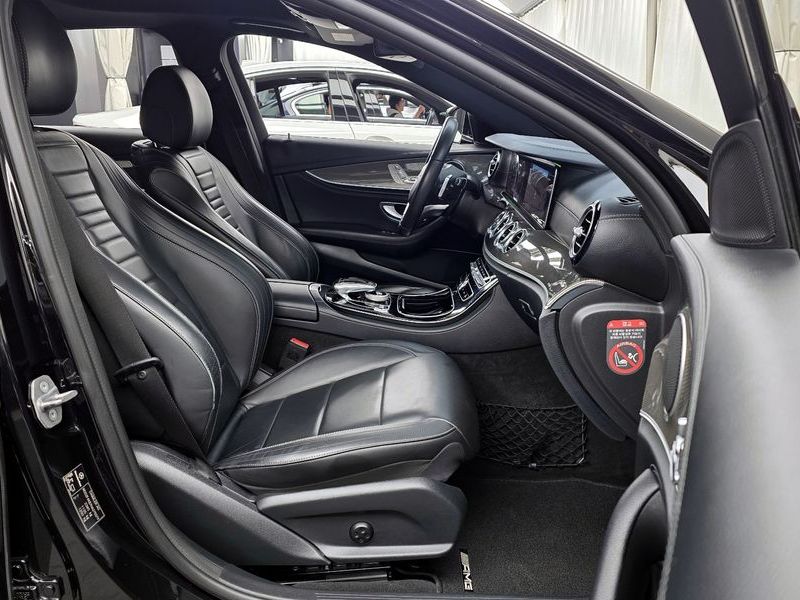2017 Mercedes-Benz E-Class E300 4MATIC AMG Line photo 11