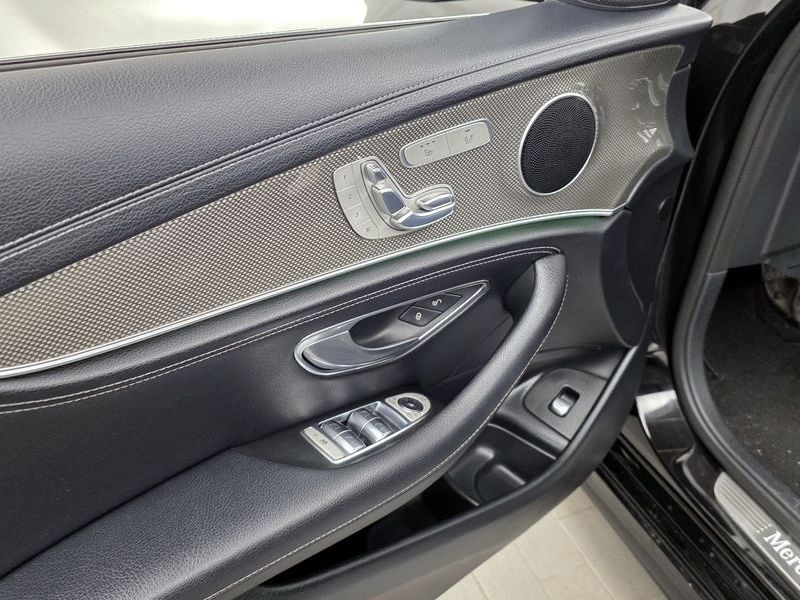 2017 Mercedes-Benz E-Class E300 4MATIC AMG Line photo 27