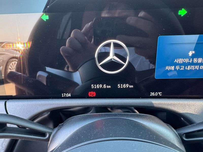 2026 Mercedes-Benz E-Class E200 AMG Line photo 8