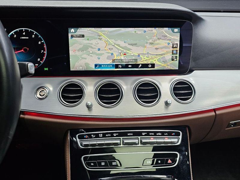 2021 Mercedes-Benz E-Class E250 Avantgarde photo 12