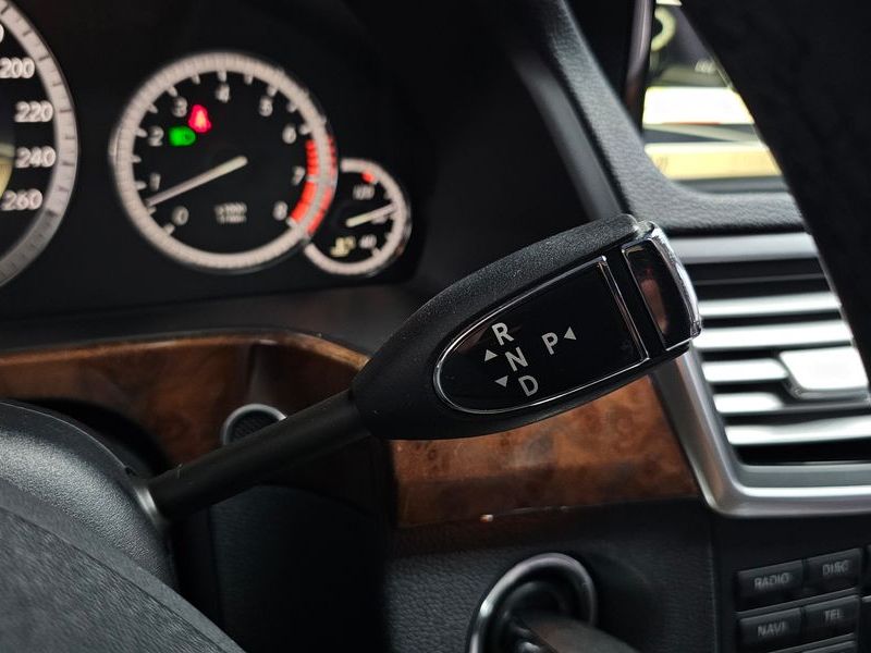 2012 Mercedes-Benz E-Class E300 Elegance photo 9