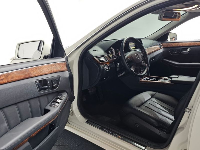 2012 Mercedes-Benz E-Class E300 Elegance photo 10