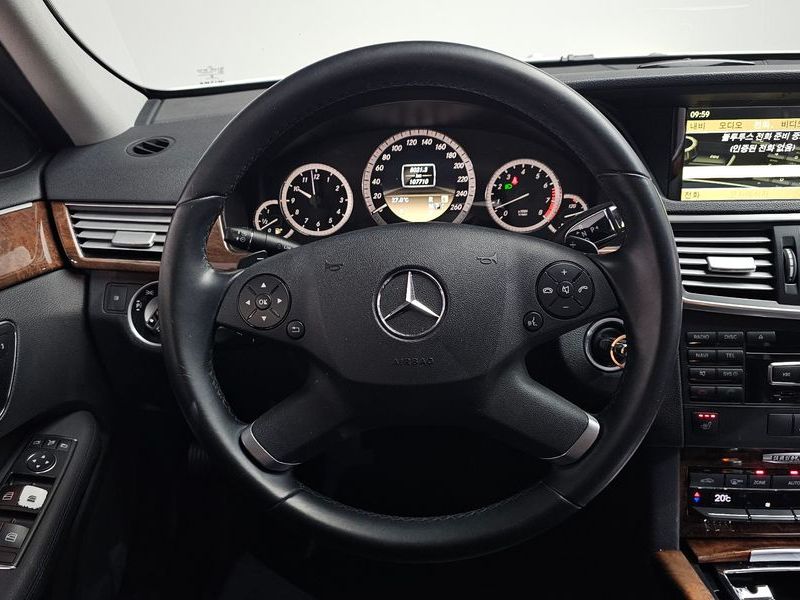2012 Mercedes-Benz E-Class E300 Elegance photo 12