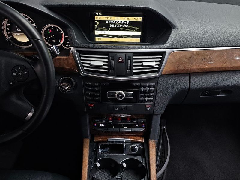 2012 Mercedes-Benz E-Class E300 Elegance photo 13
