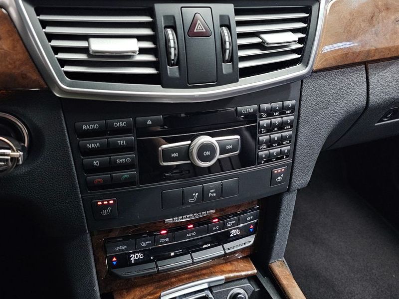 2012 Mercedes-Benz E-Class E300 Elegance photo 18