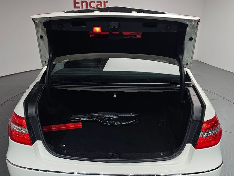 2012 Mercedes-Benz E-Class E300 Elegance photo 20