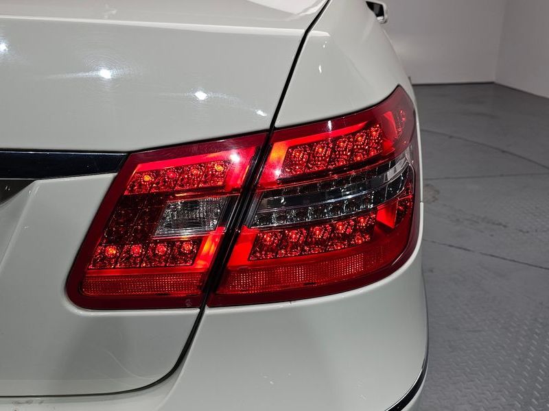2012 Mercedes-Benz E-Class E300 Elegance photo 23
