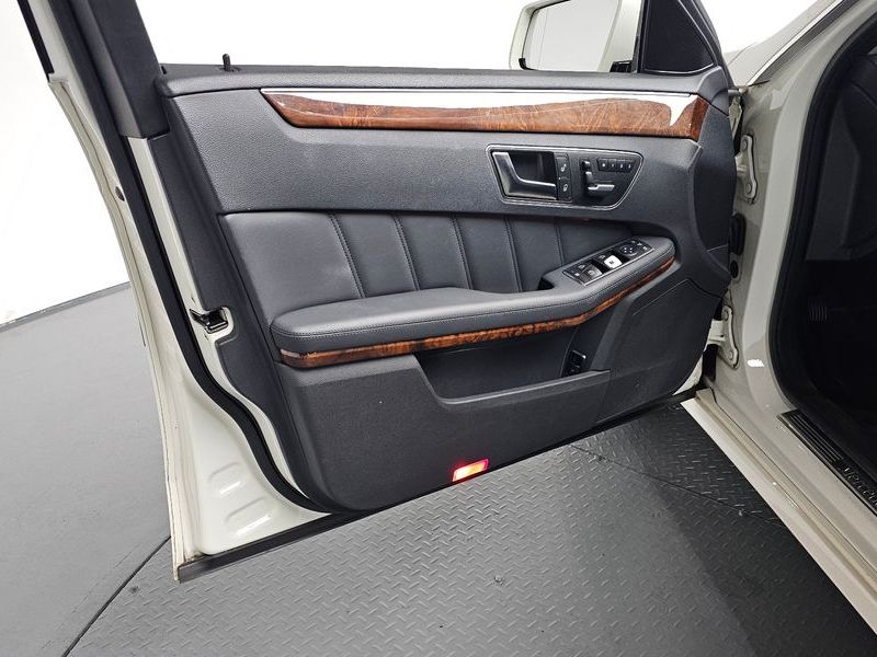 2012 Mercedes-Benz E-Class E300 Elegance photo 24