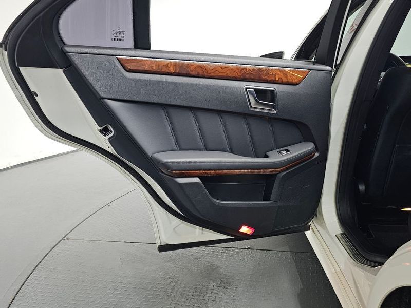 2012 Mercedes-Benz E-Class E300 Elegance photo 25