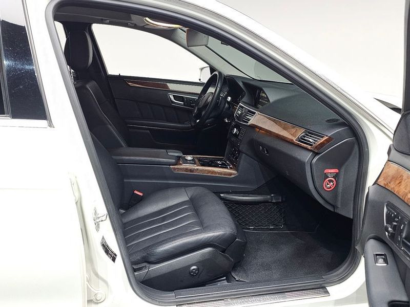 2012 Mercedes-Benz E-Class E300 Elegance photo 26