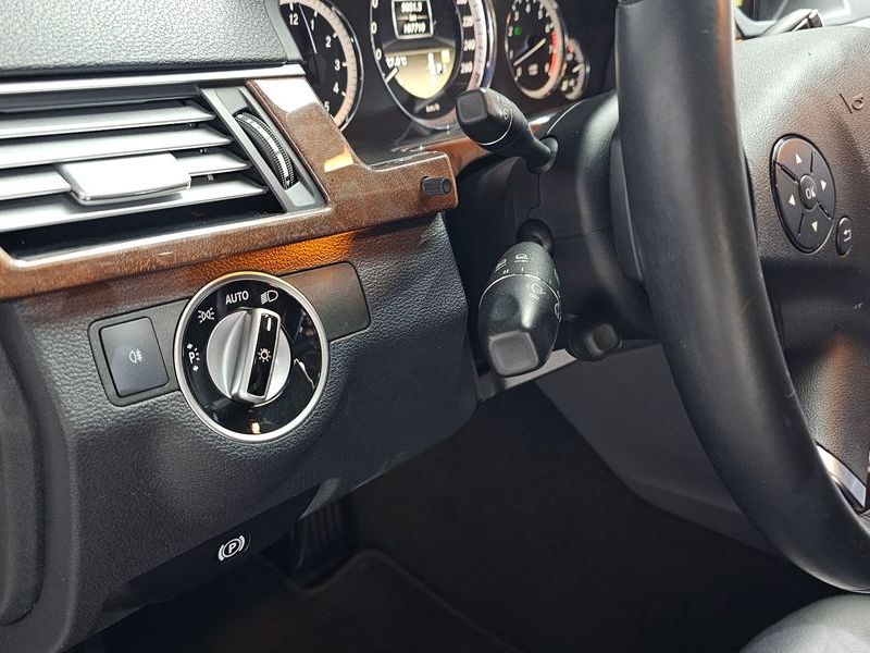 2012 Mercedes-Benz E-Class E300 Elegance photo 29