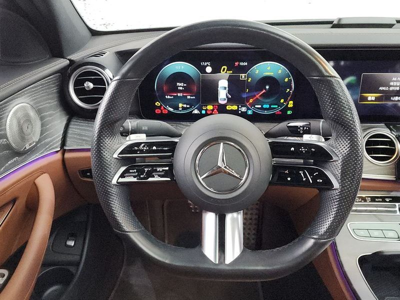 2021 Mercedes-Benz E-Class E350 4MATIC AMG Line photo 13