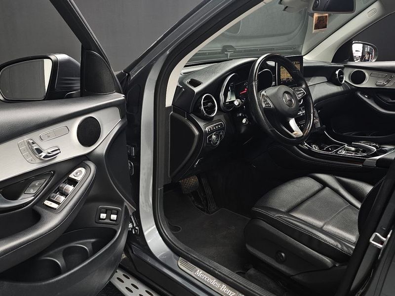 2019 Mercedes-Benz C-Class GLC350e 4MATIC Premium photo 11