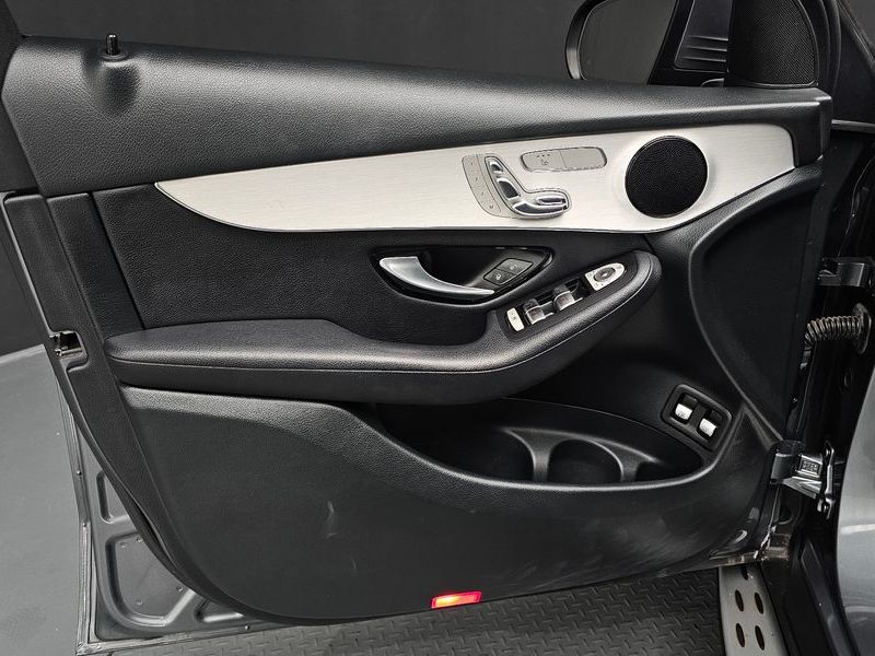 2019 Mercedes-Benz C-Class GLC350e 4MATIC Premium photo 24