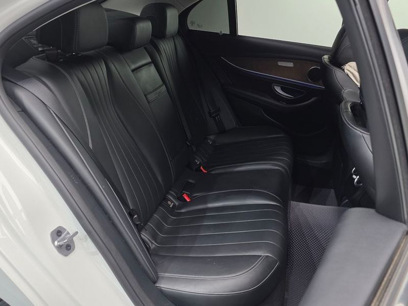 2019 Mercedes-Benz E-Class E220d Exclusive photo 11
