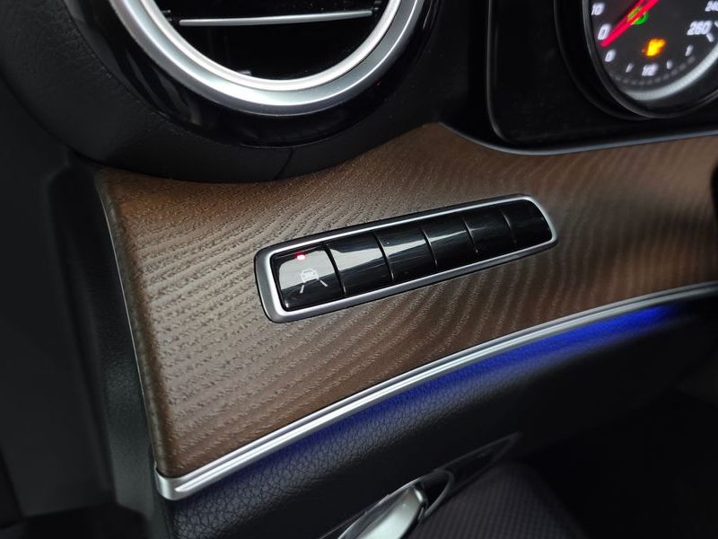2019 Mercedes-Benz E-Class E220d Exclusive photo 16