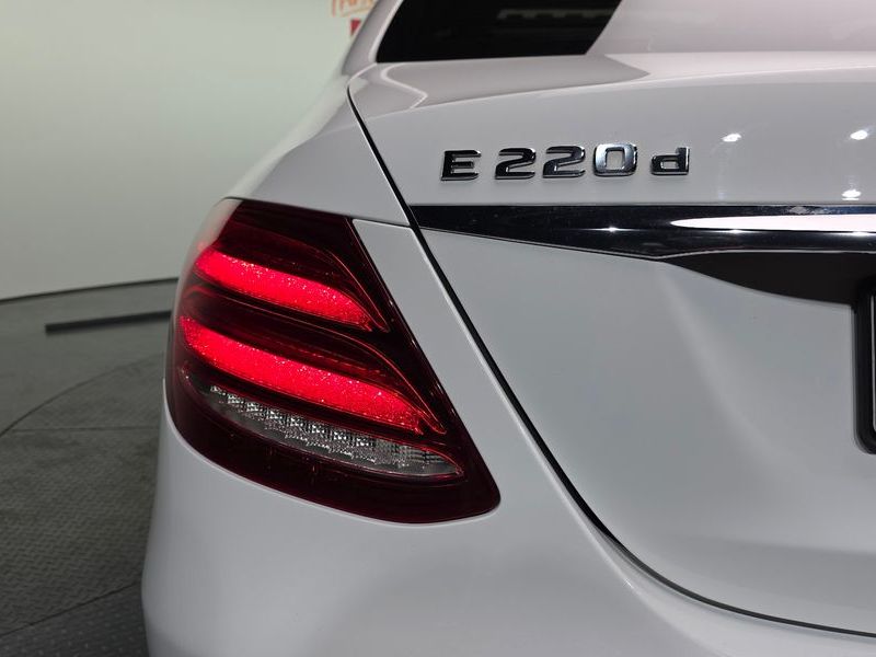 2019 Mercedes-Benz E-Class E220d Exclusive photo 23