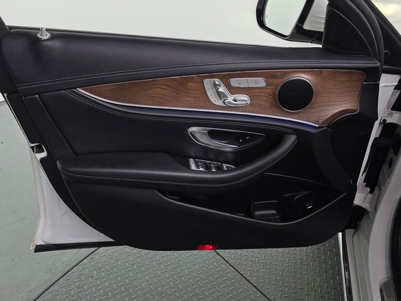 2019 Mercedes-Benz E-Class E220d Exclusive photo 24