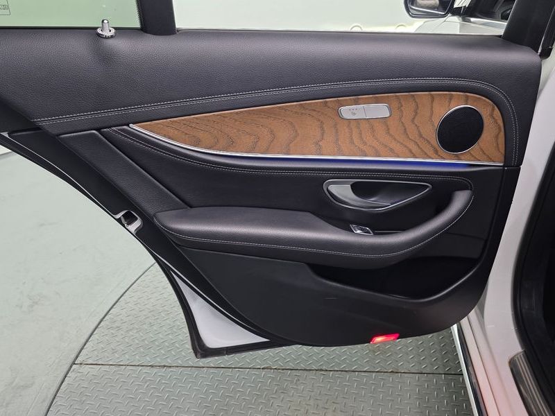 2019 Mercedes-Benz E-Class E220d Exclusive photo 25