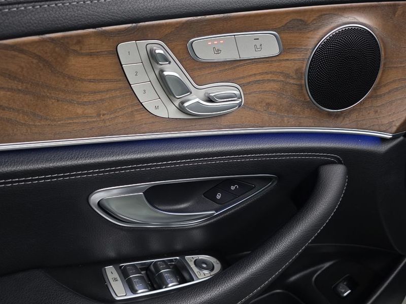 2019 Mercedes-Benz E-Class E220d Exclusive photo 28