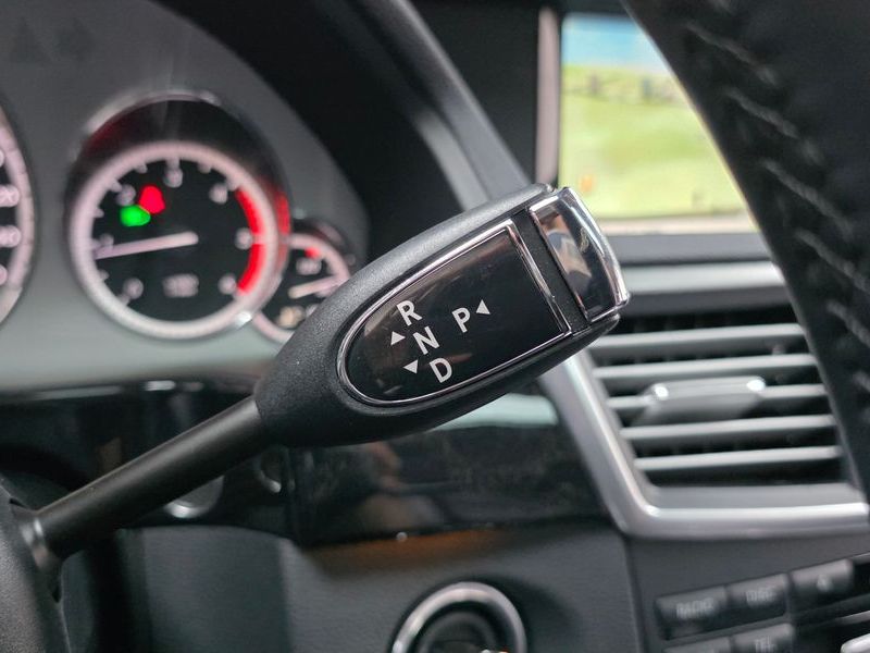 2012 Mercedes-Benz E-Class E220 CDI Avantgarde photo 9