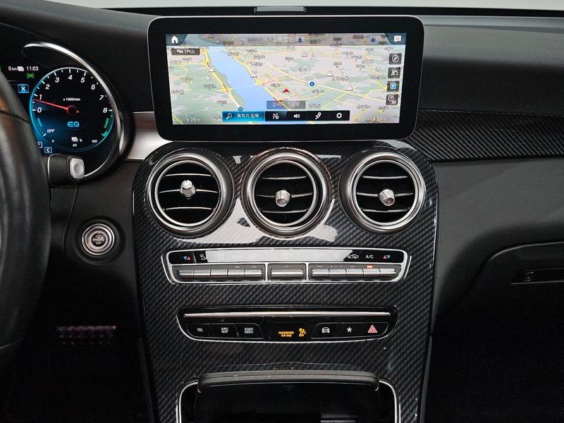 2021 Mercedes-Benz C-Class GLC300e 4MATIC Coupe photo 14