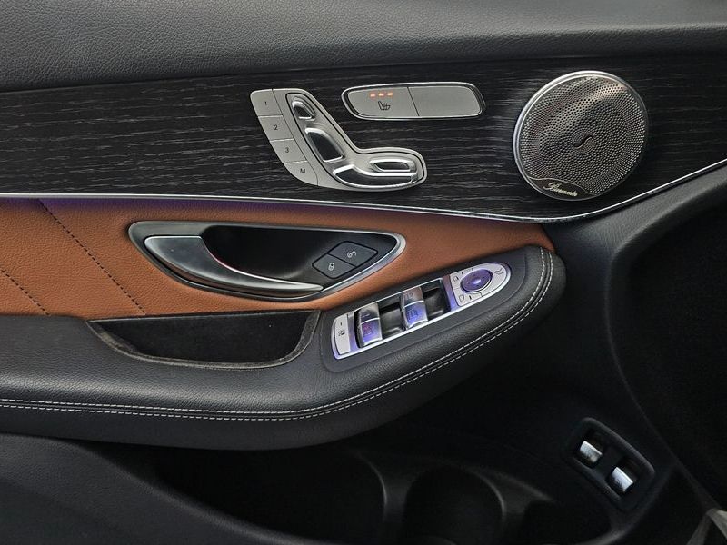 2021 Mercedes-Benz C-Class GLC300e 4MATIC Coupe photo 17