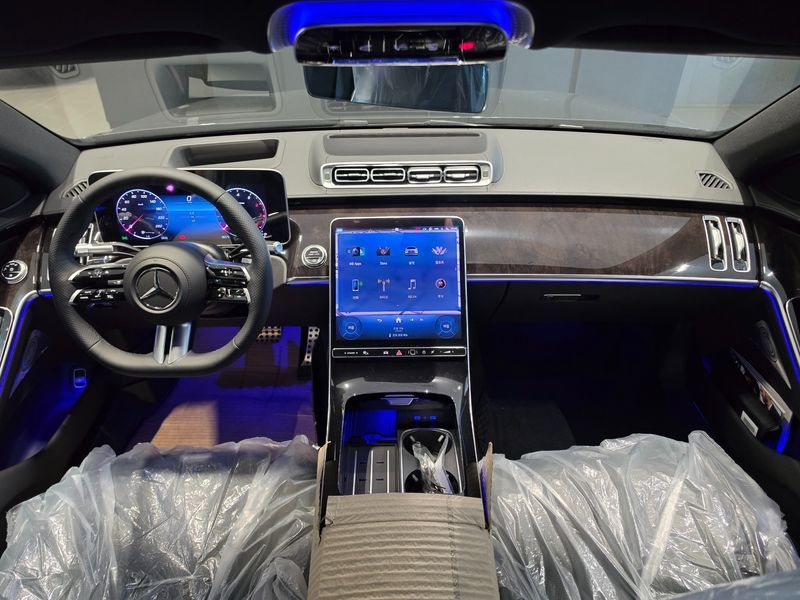 2025 Mercedes-Benz S-Class S500L 4MATIC photo 7