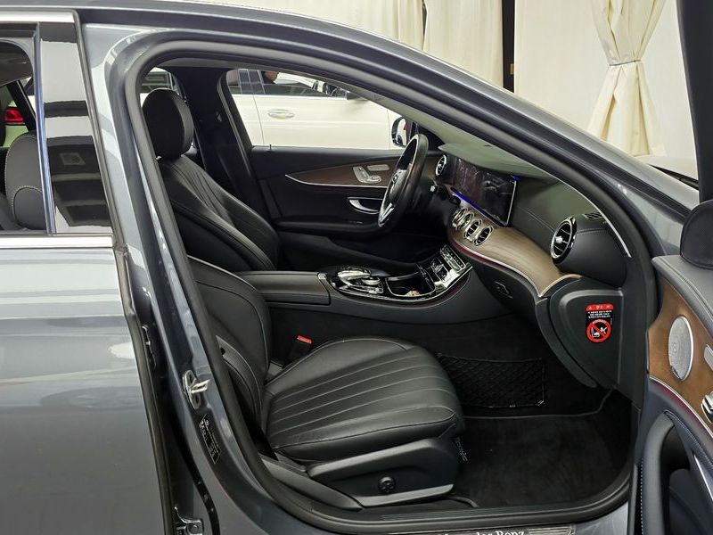 2019 Mercedes-Benz E-Class E300 4MATIC Exclusive photo 11