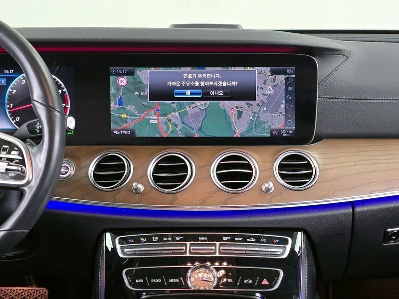 2019 Mercedes-Benz E-Class E300 4MATIC Exclusive photo 14