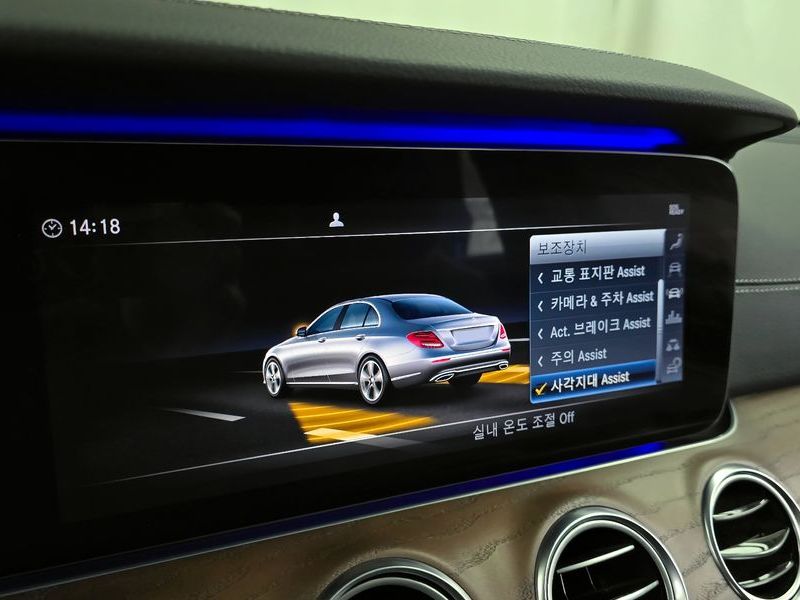 2019 Mercedes-Benz E-Class E300 4MATIC Exclusive photo 16