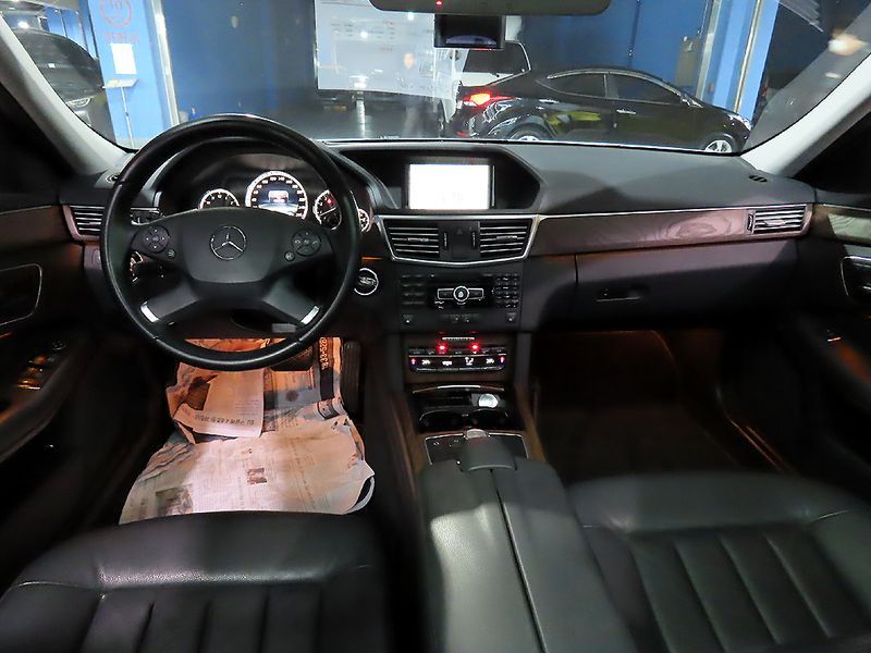 2013 Mercedes-Benz E-Class E300 Elegance photo 7