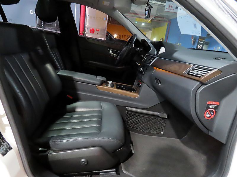 2013 Mercedes-Benz E-Class E300 Elegance photo 12