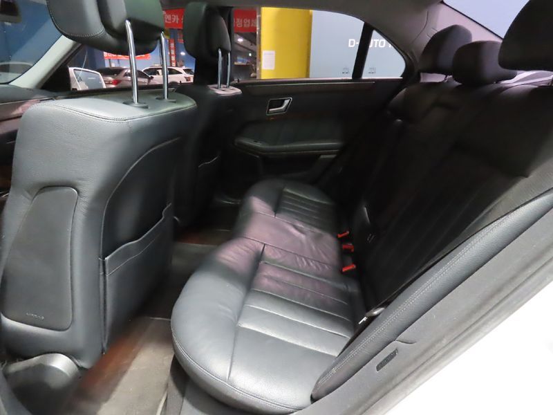 2013 Mercedes-Benz E-Class E300 Elegance photo 13