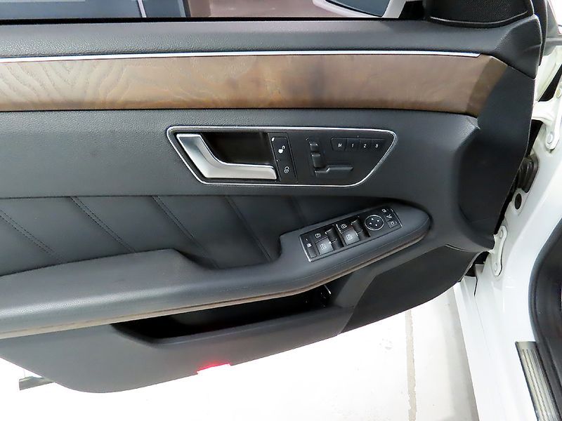 2013 Mercedes-Benz E-Class E300 Elegance photo 14