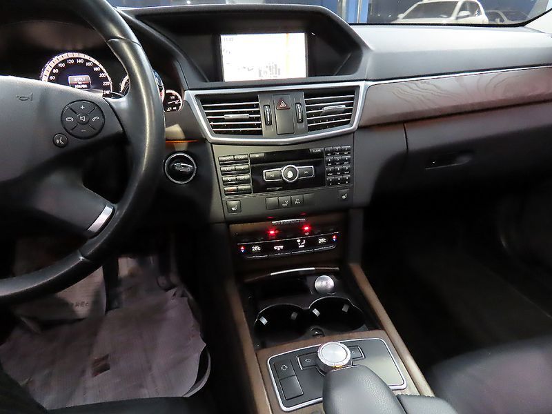 2013 Mercedes-Benz E-Class E300 Elegance photo 17