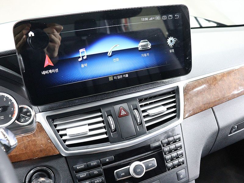 2012 Mercedes-Benz E-Class E300 Elegance photo 8