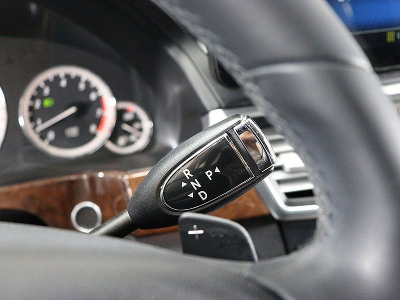 2012 Mercedes-Benz E-Class E300 Elegance photo 9