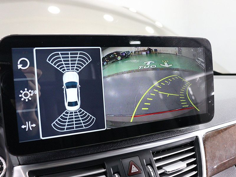2012 Mercedes-Benz E-Class E300 Elegance photo 11
