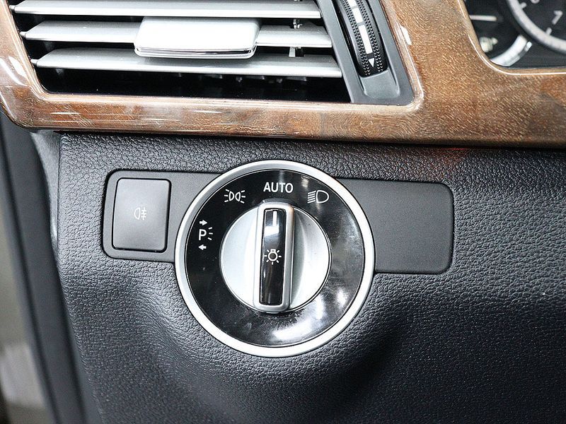 2012 Mercedes-Benz E-Class E300 Elegance photo 12