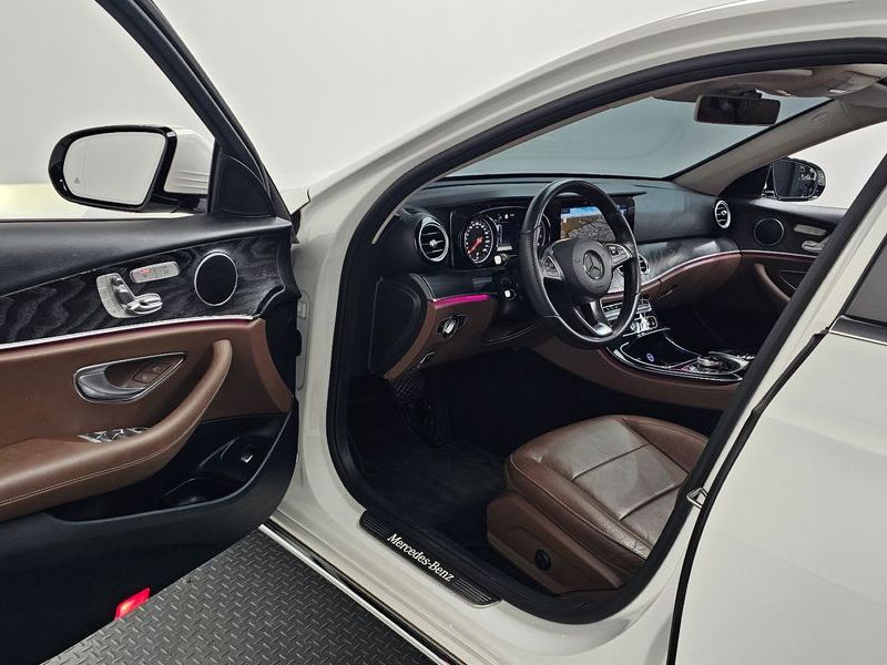 2017 Mercedes-Benz E-Class E200 Avantgarde photo 10