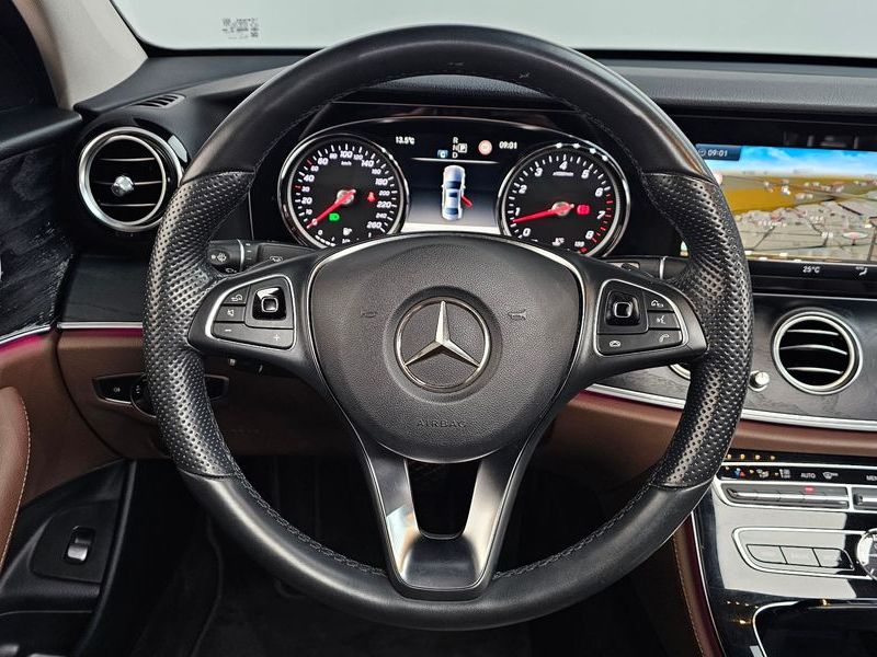 2017 Mercedes-Benz E-Class E200 Avantgarde photo 12