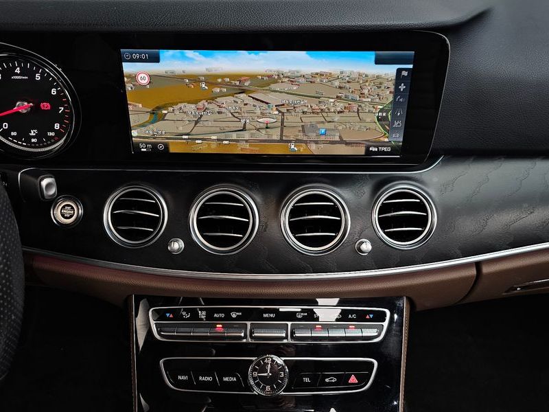 2017 Mercedes-Benz E-Class E200 Avantgarde photo 14