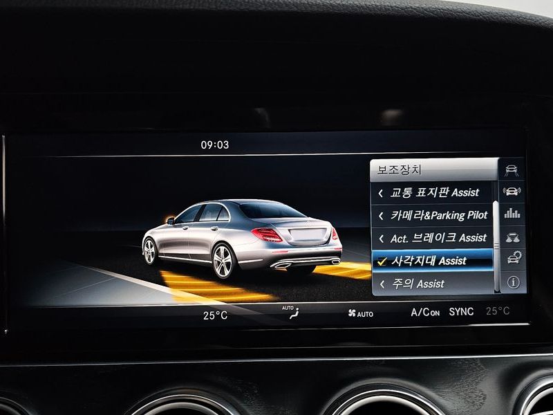 2017 Mercedes-Benz E-Class E200 Avantgarde photo 17