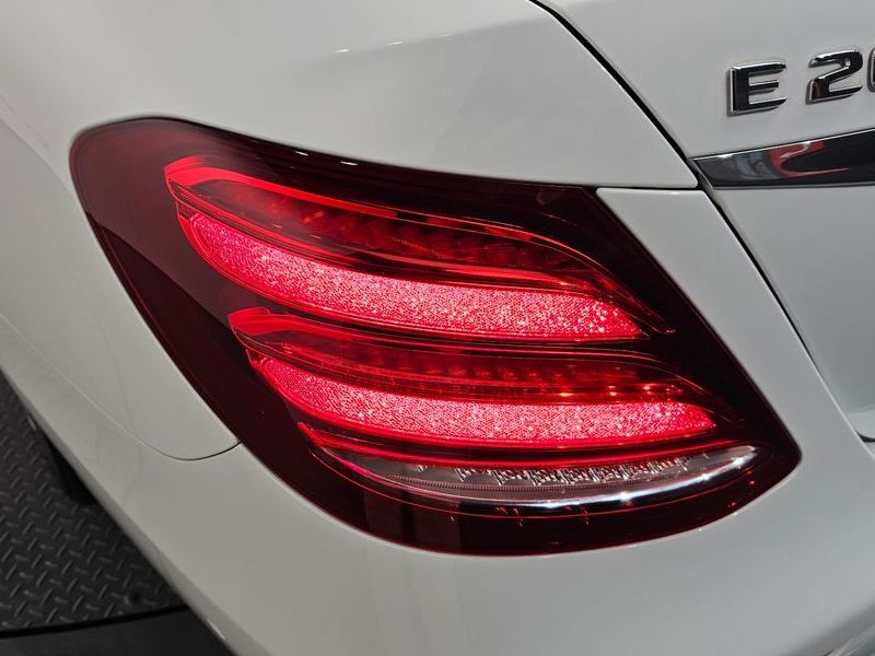2017 Mercedes-Benz E-Class E200 Avantgarde photo 23