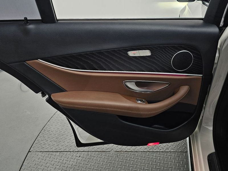 2017 Mercedes-Benz E-Class E200 Avantgarde photo 25