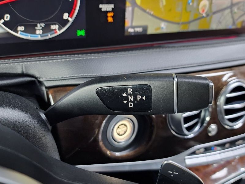2018 Mercedes-Benz S-Class S560L 4MATIC photo 9